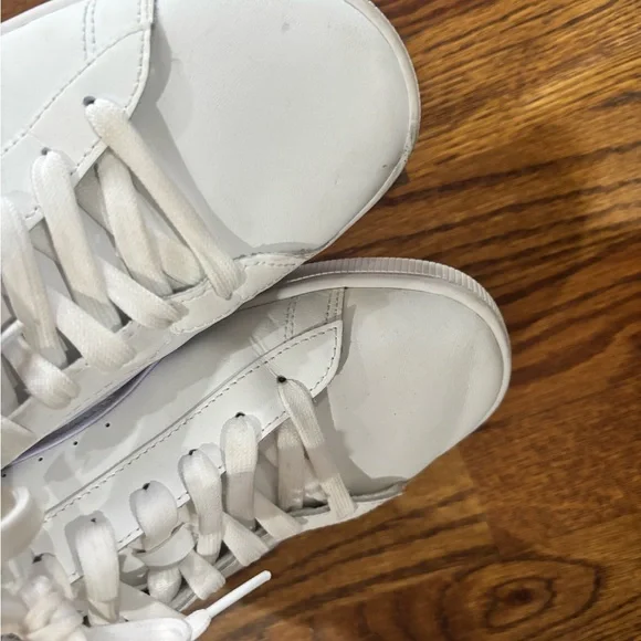 Women's Size 9 PUMA Vikky V2 White Summer Shoes Comfort Cushioned Soft Foam - Picture 2 of 6